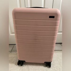 Away Bigger Carry-On w/o USB Charger